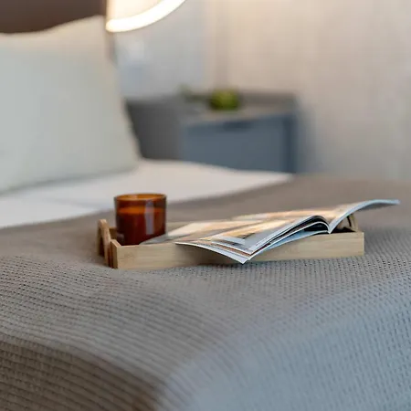 Апартаменти Modern In Downtown With Balcony By Renters *