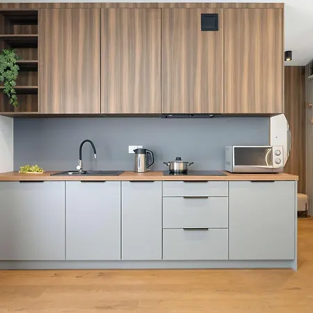 Апартаменти Modern In Downtown With Balcony By Renters *