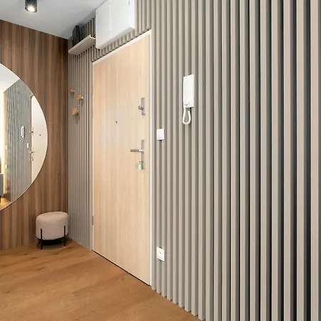 Апартаменти Modern In Downtown With Balcony By Renters Познань
